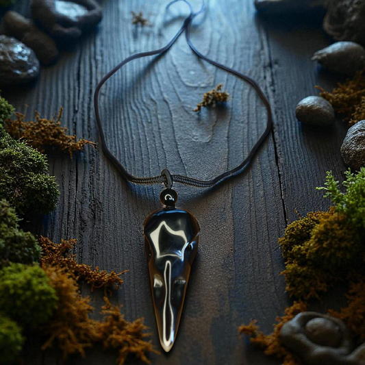 Pendentif Morrígan - Crâne de Corbeau Obsidienne